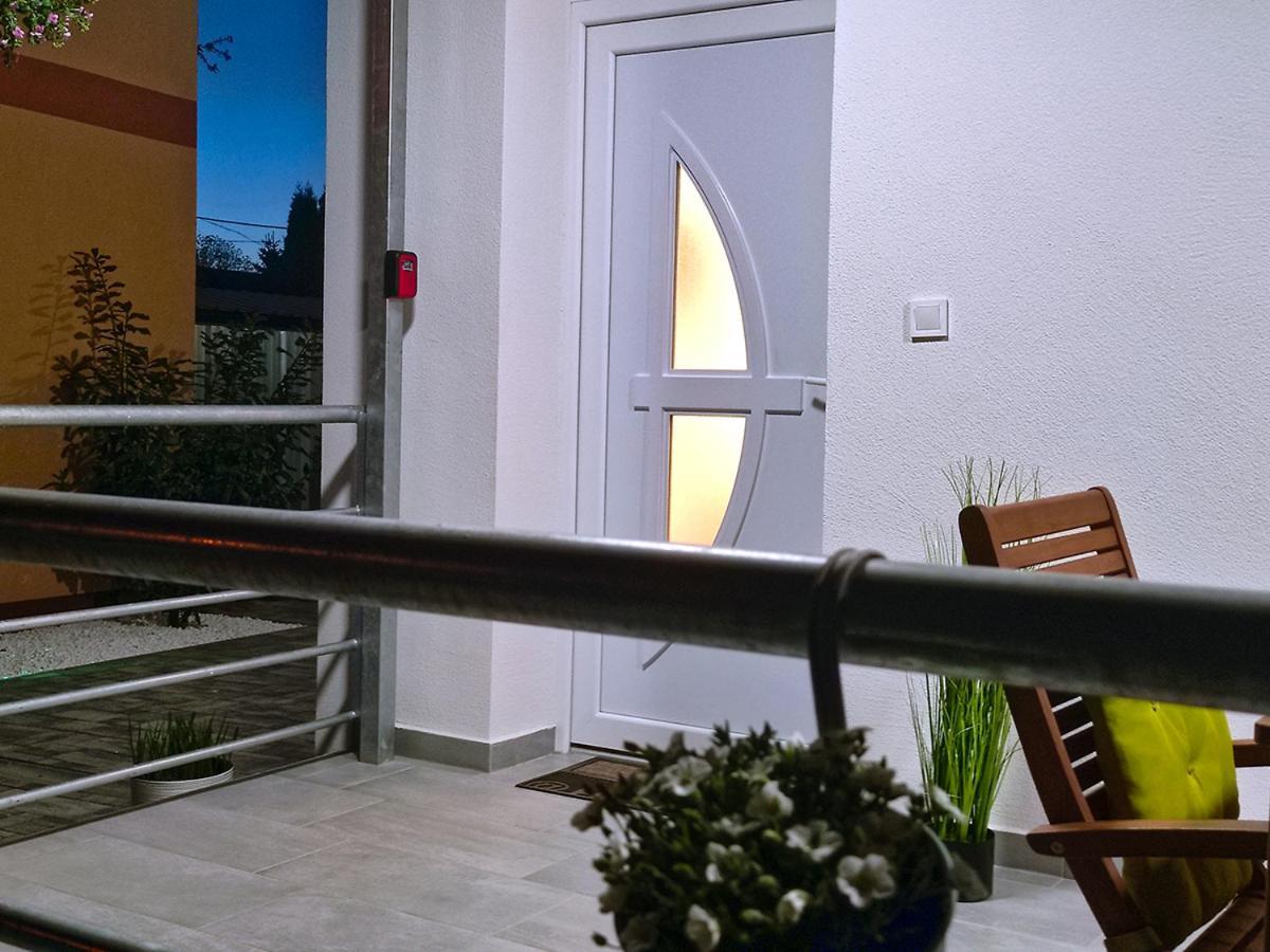 White Stone Apartman Hajduszoboszlo Exterior photo