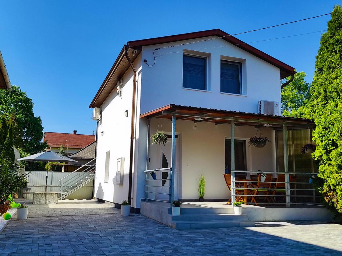 White Stone Apartman Hajduszoboszlo Exterior photo